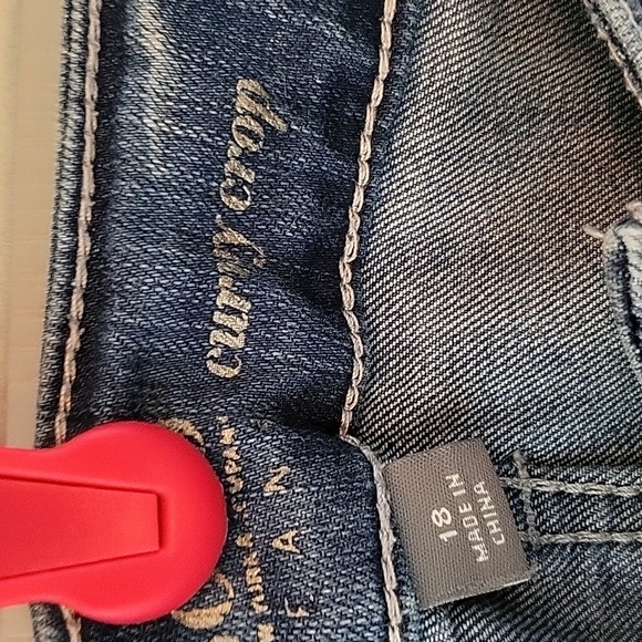 NY&Co Curvy Cropped Jeans - Picture 7 of 7